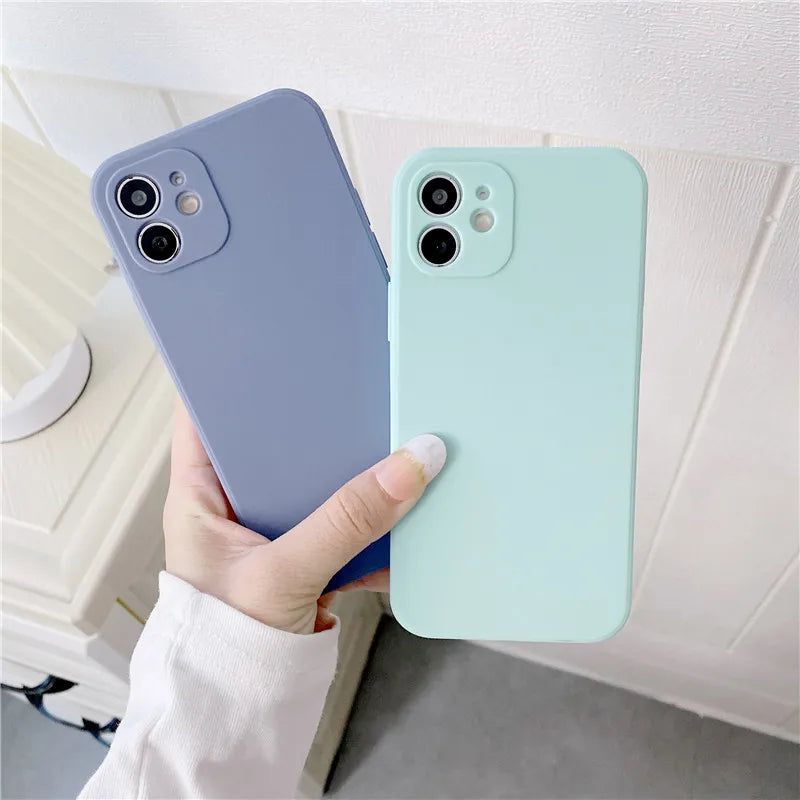 Coque de téléphone en silicone ultra fine et résistante aux chocs pour iPhone.