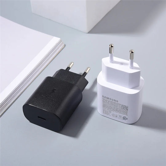 Chargeur USB C d'origine Samsung 25 W, charge ultra rapide, versions américaines, britanniques et européennes disponibles.