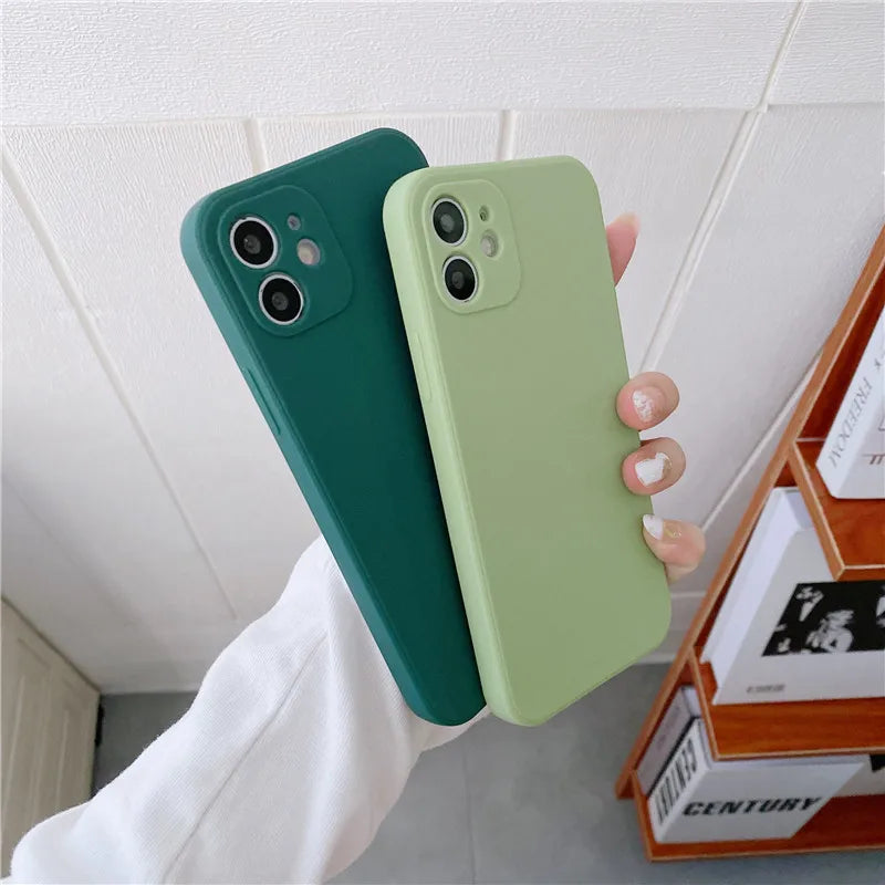 Coque de téléphone en silicone ultra fine et résistante aux chocs pour iPhone.